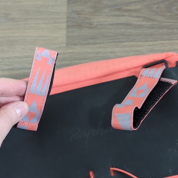 Rapha Explore Bar Bag - Pink - Picture 4 of 15